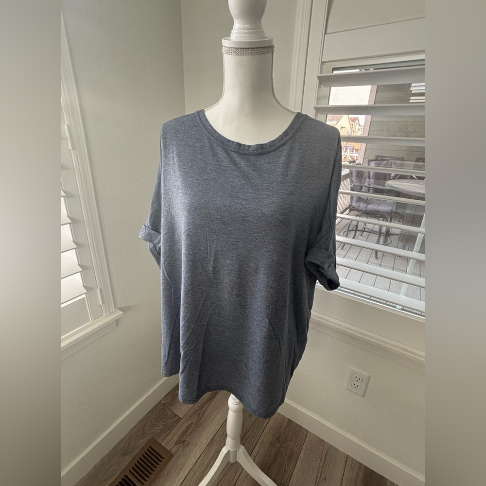 Elegant Heather Blue Women's Short Sleeve Top